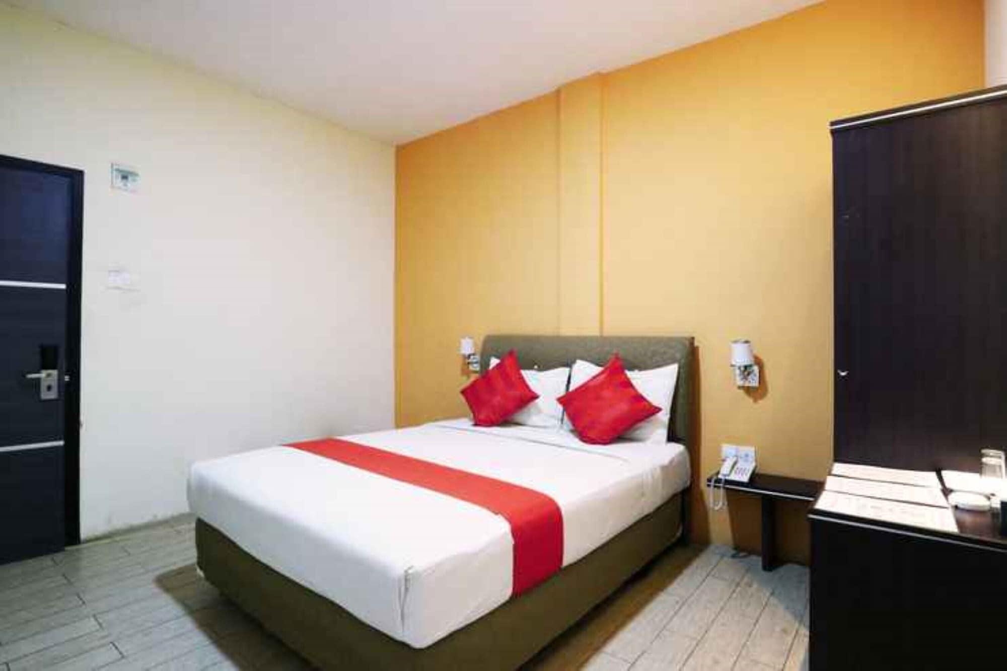 Blitz Hotel Batam Exterior photo
