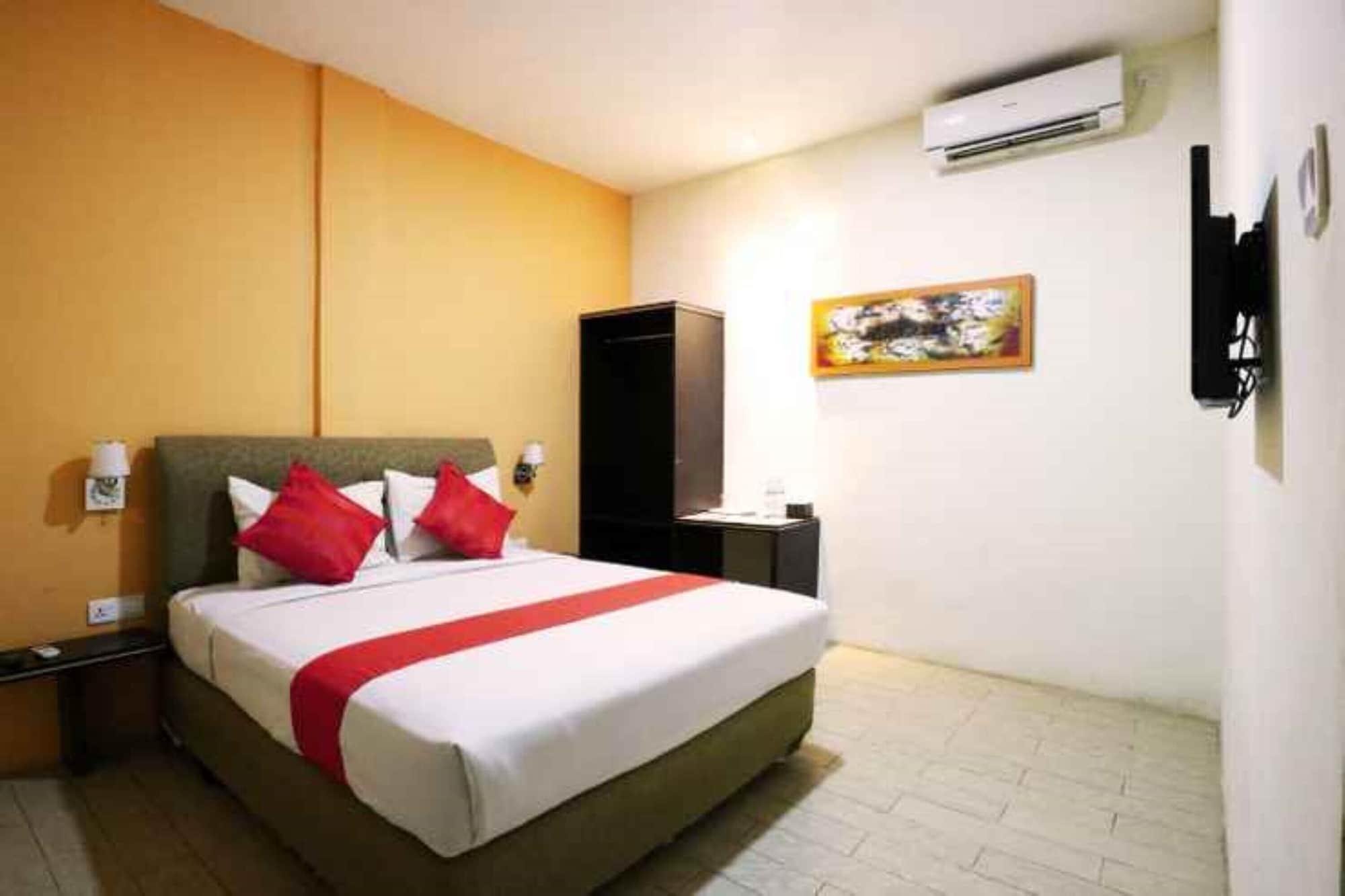 Blitz Hotel Batam Exterior photo