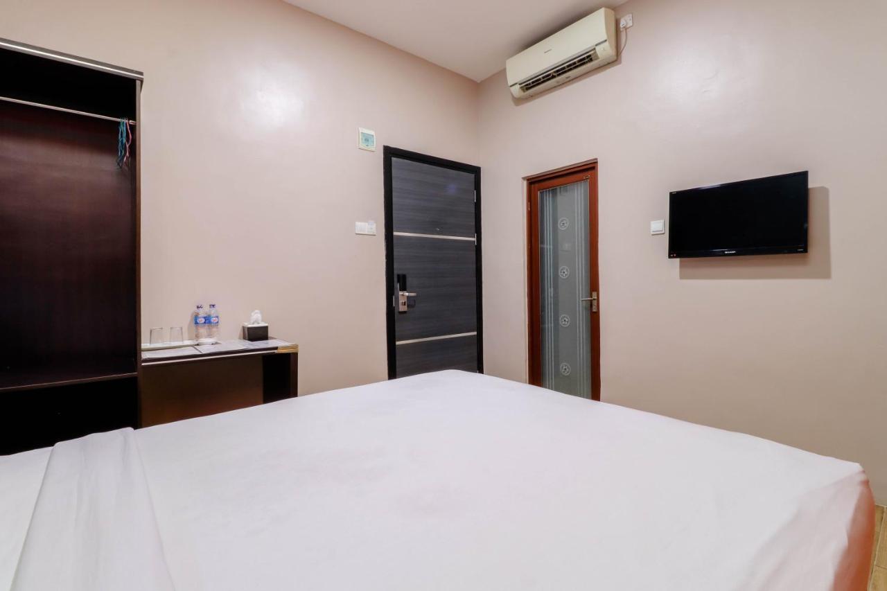 Blitz Hotel Batam Exterior photo