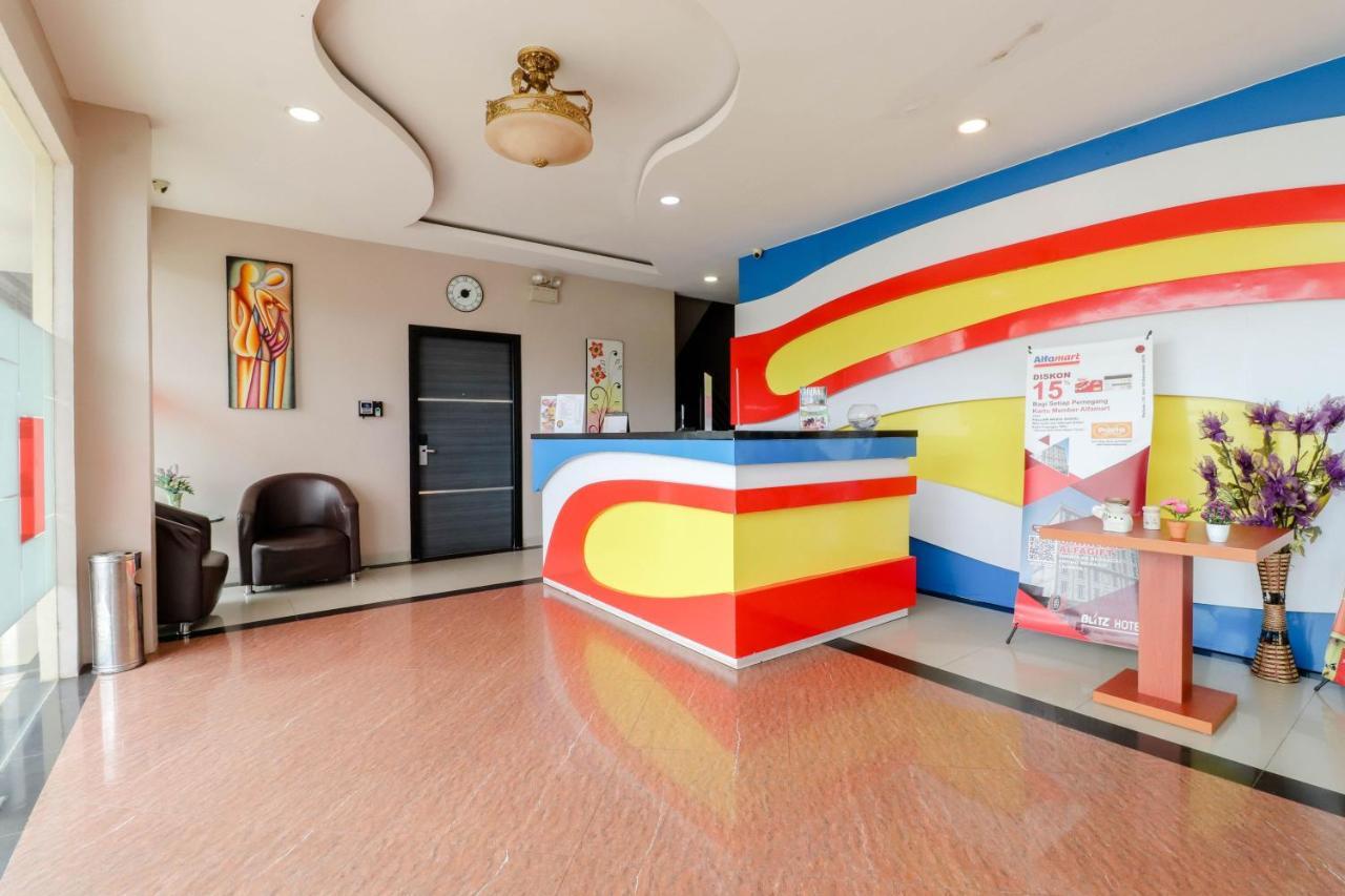 Blitz Hotel Batam Exterior photo