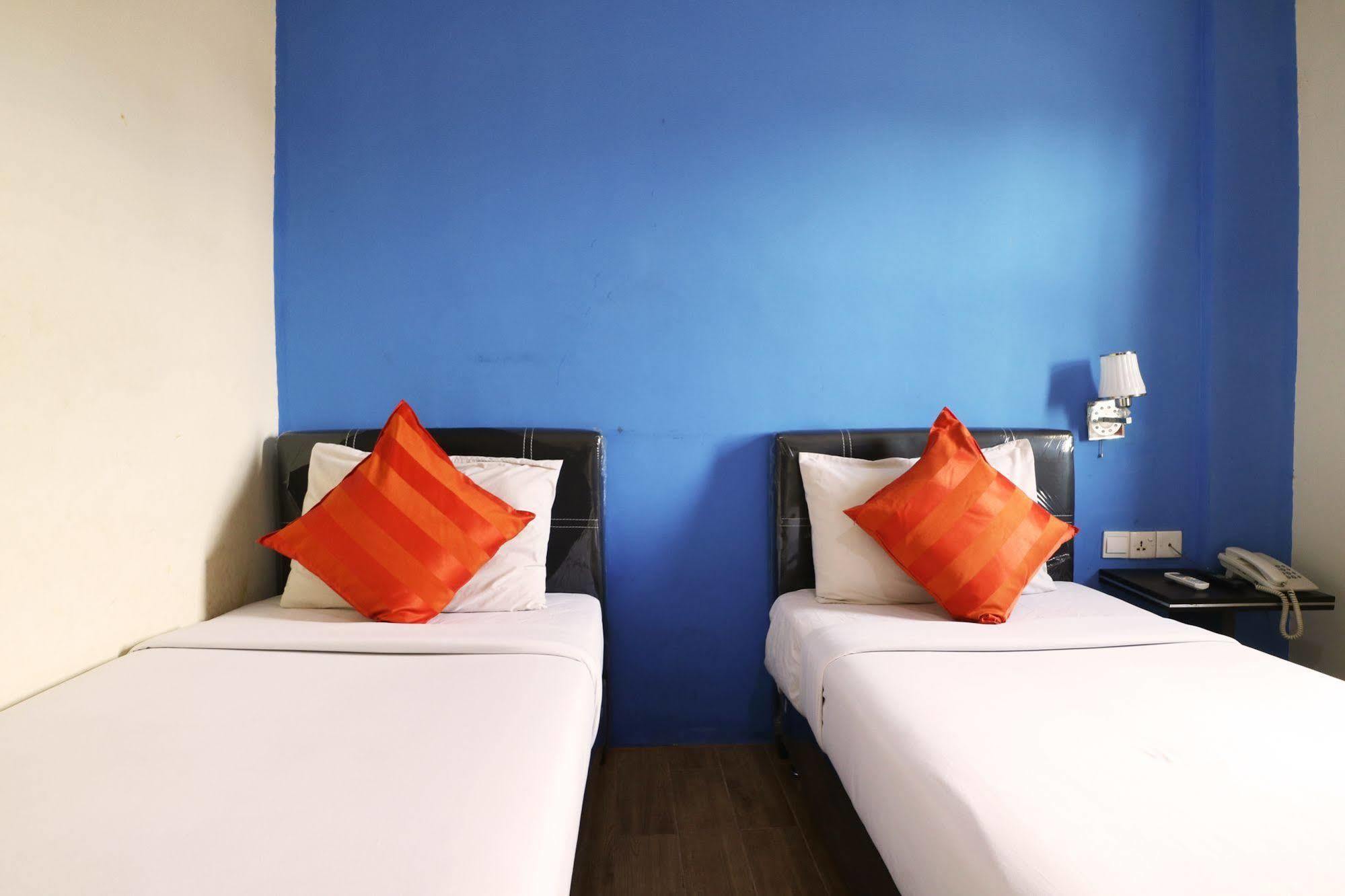 Blitz Hotel Batam Exterior photo