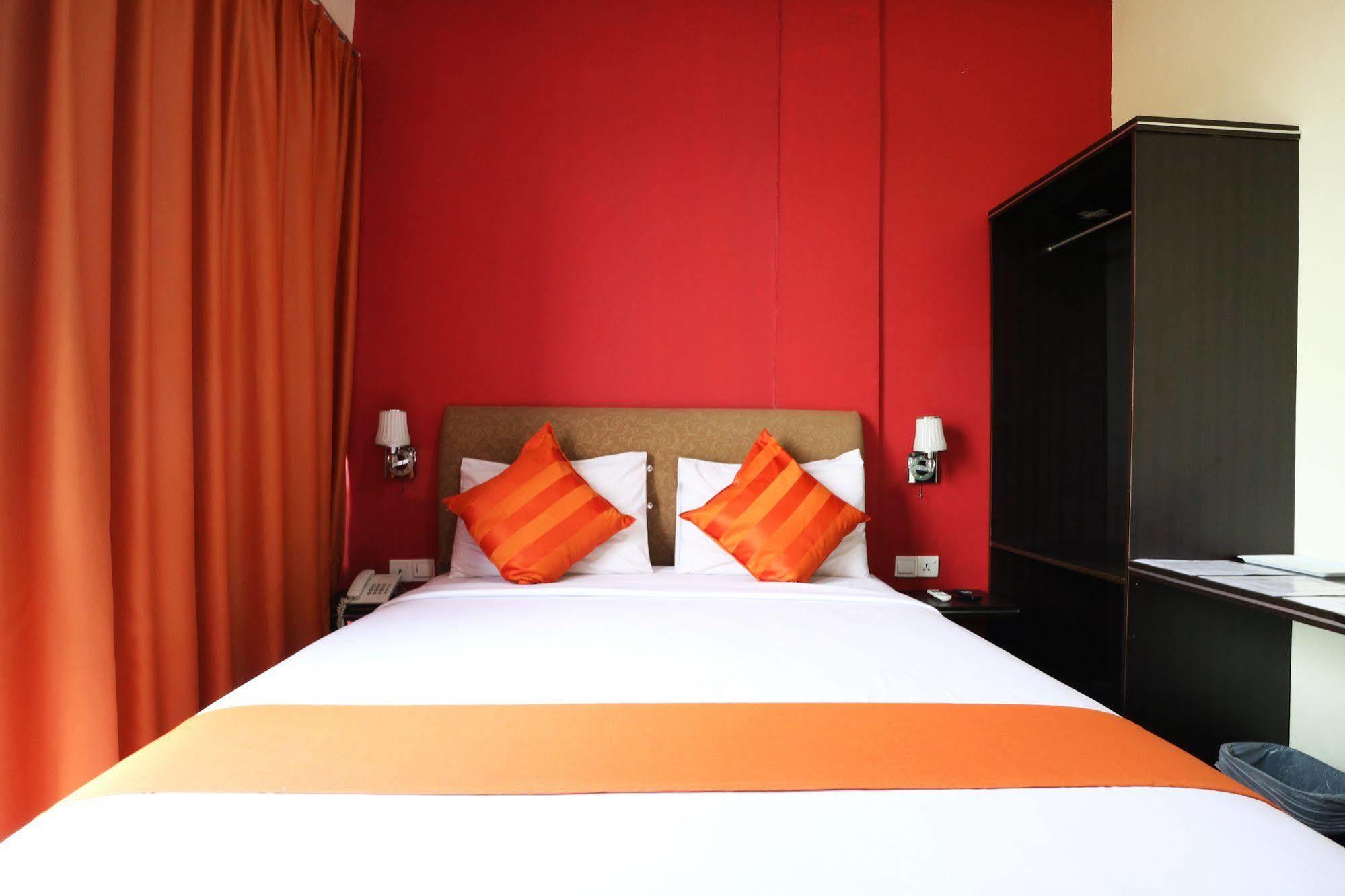 Blitz Hotel Batam Exterior photo