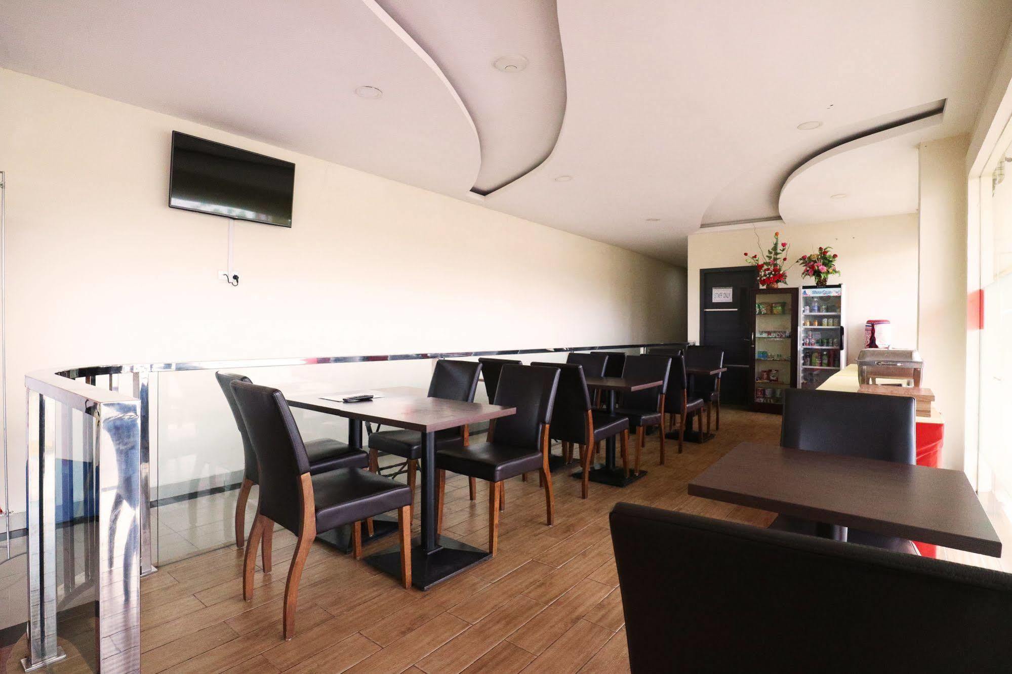 Blitz Hotel Batam Exterior photo